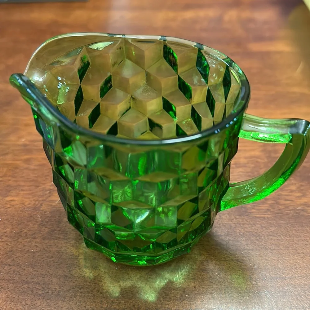 Jennette Glass Co preowned beautiful